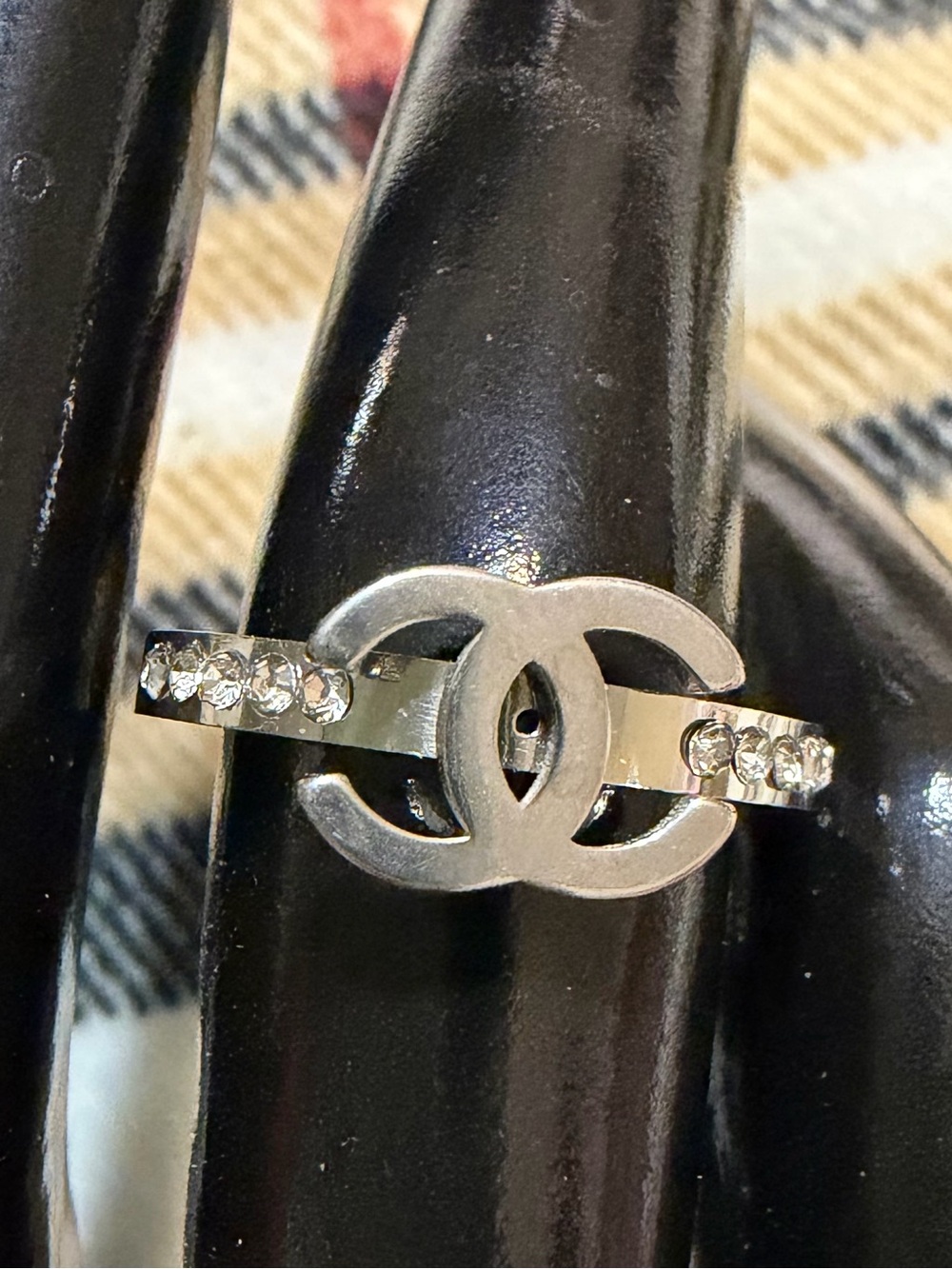 8.5 Interlocking Circle Silver Ring with Pavé Stones - - Picture 4 of 5